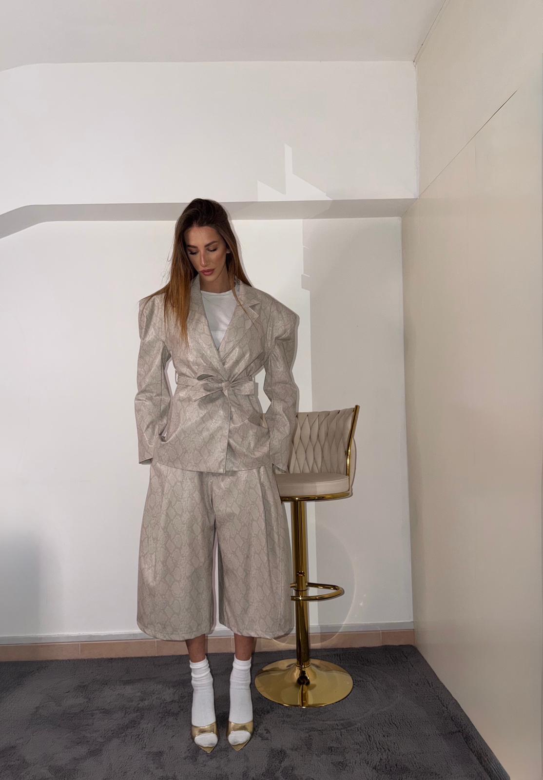 Completo in Pelle con Bermuda e Giacca