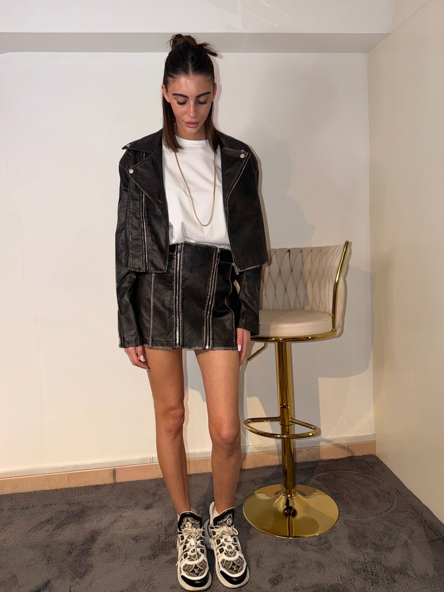 Completo in Pelle con Gonna e Giacca Crop